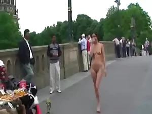 Agy Mirai, nude dancing queen - urban naked & barefoot