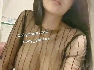 Yanisa noey boobs