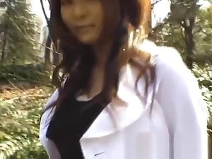 Airi Hot Asian model enjoys showing off