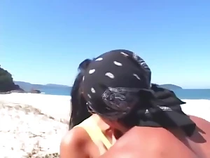 Yumi Saito fazendo sexo na praia
